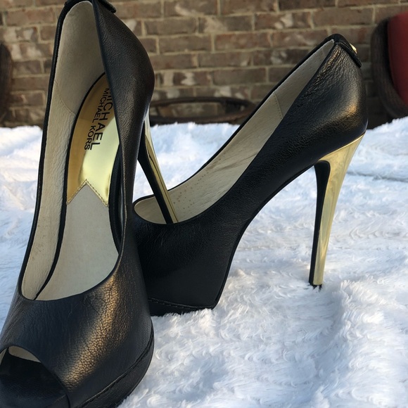 🔥Final SALE🔥Michael Kors Women’s shoes sz 6 - Picture 2 of 4